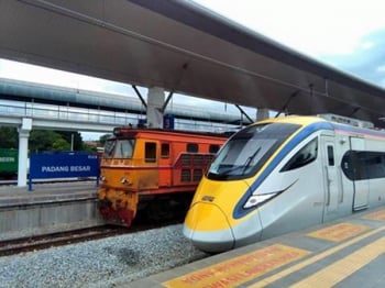 ฮือฮา!!รถไฟไทย VS มาเลเซีย ชาวเน็ตเหน็บแนมสนั่นโซเชียล!!