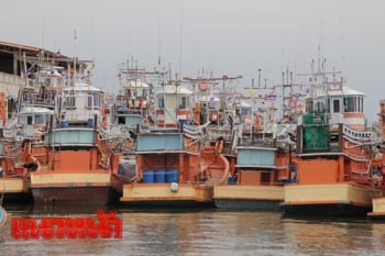พังงาคลื่นแรง-ประมงงดเดินเรือ ส่งผลให้อาหารทะเลขาดตลาด