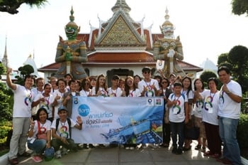 ‘นิโคล-เอี๊ยง-จูน’ นำทีมพาคู่แม่-ลูก ล่องเรือ ไหว้พระอิ่มบุญ อิ่มท้อง