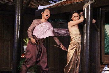‘เมฆ-ทราย’ อินแรง เฆี่ยนจริง ‘ฟ้าใส’ ทรุด น้ำตาร่วง