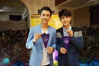 ‘มาริว-เบนซ์’ รวมพลังเป็นผู้ให้ ร่วมขายธง ‘วันมหิดล’