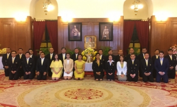 คณะบุคคล-ประชาชนจำนวนมาก พร้อมใจถวายพระพร\'ในหลวง\'