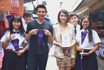 ‘อ้น-เจนนี่ เดอะสตาร์’ อาสาลุยย่านวังหลัง  รณรงค์รับบริจาคช่วยผู้ป่วยยากไร้ เนื่องใน ‘วันมหิดล’