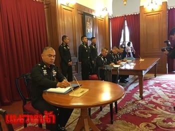 พสกนิกรทั่วสารทิศหลอมรวมใจ ร่วมลงนามถวายพระพร\'ในหลวง\' (ประมวลภาพ)