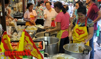 บรรยากาศ\'ตลาดเก่าเยาวราช\' ปชช.เริ่มล้างทอง-เลือกซื้อเมนูเจ