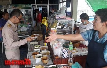 สาวใหญ่ใจบุญเนรมิตปั๊มน้ำมัน ตั้งศูนย์อาหารเจกินฟรีไม่อั้น9วันเต็ม