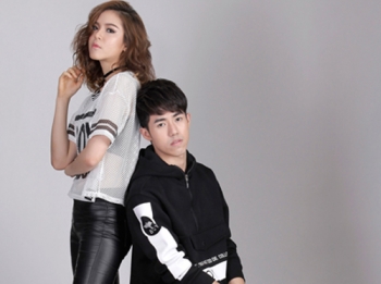‘ปลื้ม-ซีแนน’ ยิ้มแก้มปริ เพลง‘ผิดที่ฉัน (I Can’t)’แรงไม่เลิก!! ได้ประกอบละคร‘กระถินริมรั้ว’