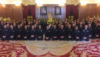 ประชาชนทุกหมู่เหล่าพร้อมใจ ร่วมลงนามถวายพระพร\'ในหลวง\'