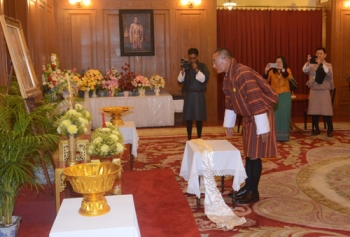 \'นายกฯภูฏาน\'ลงนามถวายพระพร\'ในหลวง\'