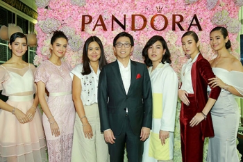 ‘โบว์-เมลดา’ ร่วมอวดโฉม ‘PANDORA ROSE COLLECTION’