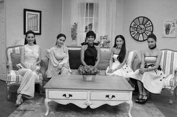 ‘ลิซ่า อาลิซาเบธ’สุดดี๊ด๊า นั่งแท่นพิธีกร‘ผู้หญิงถึงผู้หญิง’