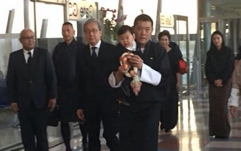 \'กษัตริย์จิกมี\'เสด็จฯถึงไทยแล้ว (ชมคลิป)