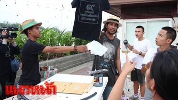 นักศึกษาป.โทออกสกรีนเสื้อฟรี เพื่อร่วมถวายความอาลัย