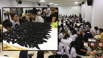 อาชีวะเชียงรายรวมพลังทำขนม-ริบบิ้น แจกปชช.ณ ศาลากลางถวาย\'พ่อหลวง\'