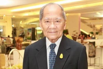 \'คณะองคมนตรี\'เลือก \'ธานินทร์ กรัยวิเชียร\' เป็นประธานองคมนตรีชั่วคราว
