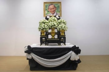 \'ตรีเพชรอีซูซุ\'ร่วมถวายความอาลัย\'ในหลวง\'รัชกาลที่9