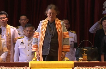 \'พระเทพฯ\'ทรงมีน้ำพระเนตรคลอ ขณะบัณฑิตจุฬาฯร่วมร้องเพลงสรรเสริญพระบารมี