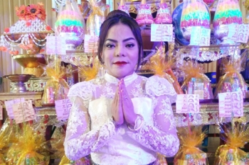 ‘นุจรี ศรีราชา’ ร่วมแสดงความไว้อาลัย ถ่ายทอดบทเพลง  ‘ผ้ารองพระบาทในหลวง’ ให้กำลังใจคนไทย