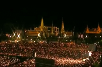 ชมสด!!!รวมพลังร้องเพลง\'สรรเสริญพระบารมี\'รอบที่2เวลา 22.00 น.