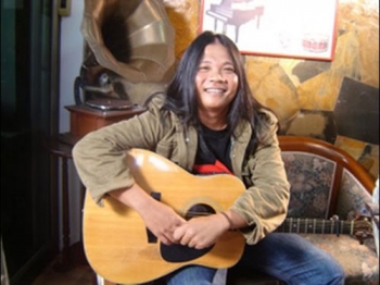 ‘รถไฟดนตรี’ ร่วมกัน AIS แสดงความไว้อาลัยถวาย ‘พ่อหลวง’ ให้โหลดเพลง ‘ภูมิพลมหาราชา’ ฟรี!