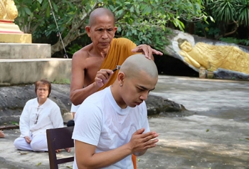 ‘เก่ง วงเฟลม’ น้อมรำลึกถึงพระมหากรุณาธิคุณ ลาอุปสมบทถวายในหลวง