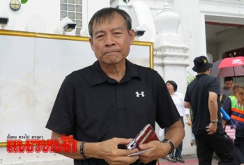 คุณลุงเมืองนนท์ก้มกราบทั้งน้ำตา ขอยึดหลักพอเพียงตามรอยพ่อทั้งชีวิต (ชมคลิป)