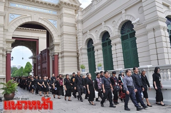 นายกฯปรามห้ามแซงคิว สั่งจัดระเบียบ ถวายบังคมพระบรมศพ
