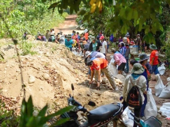 โลกสดใส กายสุขสันต์ : สร้างอาสาป้องกันเตือนภัย ตามรอยพระราชา‘เศรษฐกิจพอเพียง’