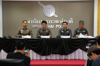 พอใจ\'ตำรวจ\'ปฏิบัติหน้าที่! ดูแลปชช.กราบสักการะพระบรมศพ