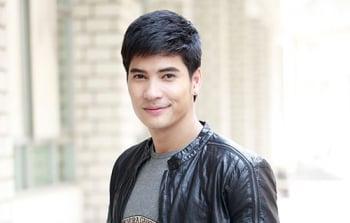 ‘ไมค์-ปุ๊กลุก’ควงคู่ร่วมกิจกรรม  ‘7 สีช่วยชาวบ้าน’  มอบความสุขให้พี่น้อง จ.เชียงราย
