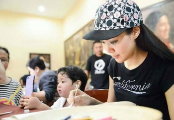 ‘แพม-ลิตา’ นำทีม World Star Academy ร่วมแสดงความไว้อาลัยถวายแด่ ‘ในหลวง’