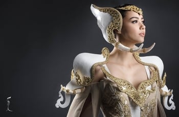 เลอค่า! ชุดประจำชาติ\'พลายทรงสุริยะกษัตริย์\' เตรียมเจิดจรัสบนเวทีระดับโลก
