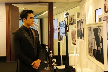 ‘มิว-นิษฐา’ นํ้าตาคลอ ร่วมนิทรรศการพระบารมีปกเกล้าฯ ‘ณเดชน์’ ภูมิใจเกิดในรัชกาลที่ 9