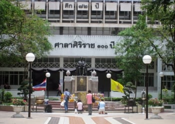ทัพเรือร่วมคณะแพทย์รพ.ศิริราช ร้องเพลงเทิดพระเกียรติ\'ในหลวง\'