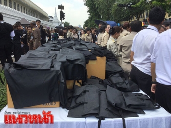 \'พระองค์หญิงฯ\'ประทานผ้าถุงดำทรงออกแบบ ให้ปชช.ยืมใส่เข้าถวายบังคม