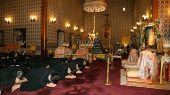 \'ม.จ.ปุสาณ\'เป็นประธานบำเพ็ญพระกุศล สวดพระอภิธรรมพระบรมศพ