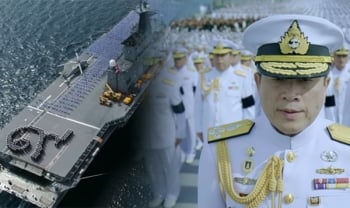 กองทัพเรือถวายอาลัย ร้องเพลงสรรเสริญพระบารมี บนเรือหลวงจักรีนฤเบศร (ชมคลิป)