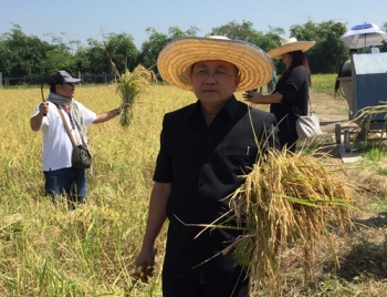เลขาฯส.ป.ก.เยี่ยมเกษตรกร ในที่ดินพระราชทาน\'ในหลวง ร.9\'