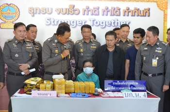 ตร.วังทองหลางจับสาวส่งยาย่านรัชดา ยึดยาบ้า1.6แสนเม็ด-ไอซ์6ร้อยกรัม
