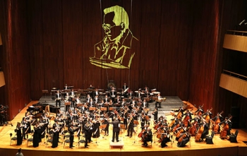 ซาบซึ้งไปกับบทเพลงพระราชนิพนธ์ ในคอนเสิร์ตเทิดพระเกียรติ ‘สายธารพระราชไมตรี’