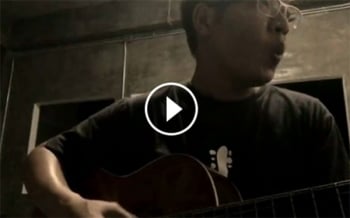 อย่างเจ๋ง!! \'สุเมธ องอาจ\'เล่นกีตาร์-ผิวปาก เพลงพระราชนิพนธ์\'ราชวัลลภ\'