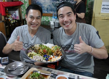‘อิ๊งค์-คูลเจไปป์’ ยกก๊วนผู้ฟังอิ่มเพลิน เมืองอุบล ส่งท้ายปลายฝนต้นหนาว