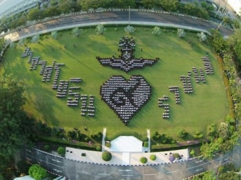 \'อากาศโยธิน\'แปรอักษร แสดงความอาลัย\'ในหลวงรัชกาลที่9\'