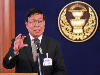 \'พรเพชร\'เผยขั้นตอนขึ้นทรงราชย์ จากนี้สำนักพระราชวังดำเนินการ