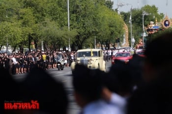 \'นร.วชิราวุธฯ-พสกนิกร\'เต็มราชดำเนิน รอชื่นชมพระบารมีรัชกาลที่10 (ประมวลภาพ)
