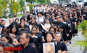 5ธันวาฯวันเดียว  กราบพระบรมศพ4.2หมื่นคน  ปชช.ยังแน่น‘พระที่นั่งดุสิตฯ’