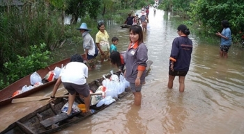 \'ร.10\'ทรงห่วงใยปชช.น้ำท่วมใต้ รับสั่งพระราชทานถุงยังชีพเพิ่ม