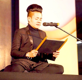 ‘เก่ง-ธชย’ ขับเสภาถวายอาลัย ‘ในหลวง ร.9’