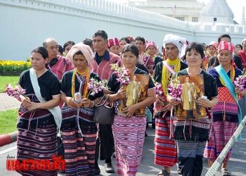 ชนเผ่ารวมใจถวายสักการะพระบรมศพ (ประมวลภาพ)