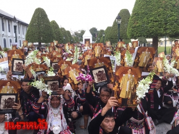 41ชนเผ่ากว่า5พันชีวิต พร้อมใจเข้าถวายสักการะพระบรมศพ (ประมวลภาพ)